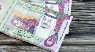 ‘‘ عملات الخليج طالعه‘‘ سعر الدينار الكويتي والريال السعودي اليوم السبت 26 اكتوبر 2024 في السوق السوداء والبنوك